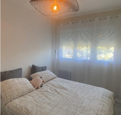 Douce chambre dans maison de ville tout confort