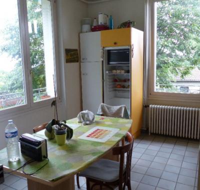 Chambre à Louer à proximité de Lyon, maison avec beau jardin