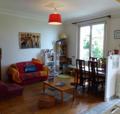 Chambre à Louer à proximité de Lyon, maison avec beau jardin