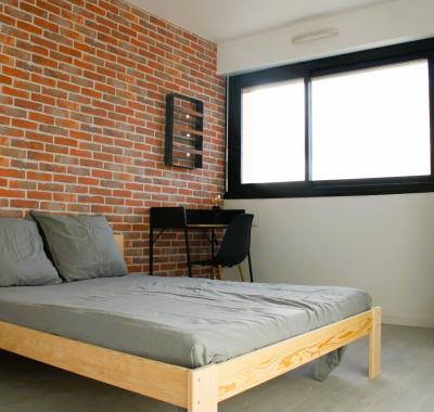 Chambre meublée industrie pour une colocation