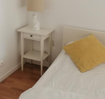 Chambre 12m2 chez l'habitante Pantin a 2 stations de métro de Paris