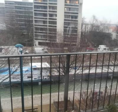 Chambre 12m2 chez l'habitante Pantin a 2 stations de métro de Paris