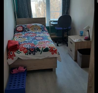 Chambre a louer pour fille / room to rent for a girl