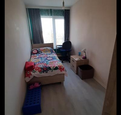 Chambre a louer pour fille / room to rent for a girl
