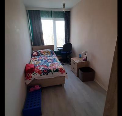 Chambre a louer pour fille / room to rent for a girl