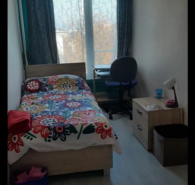 Chambre a louer pour fille / room to rent for a girl