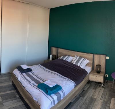 Chambre spacieuse vue dégagée avec balcon privé