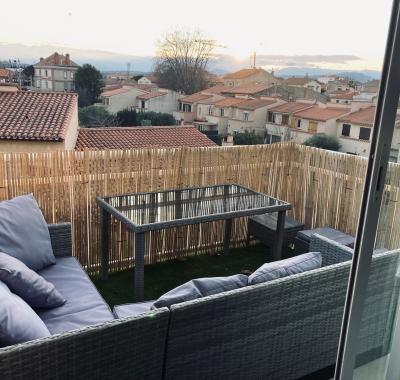Chambre spacieuse vue dégagée avec balcon privé