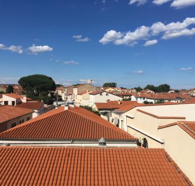 Chambre spacieuse vue dégagée avec balcon privé
