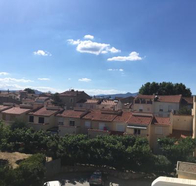 Chambre spacieuse vue dégagée avec balcon privé