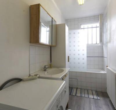 Chambre de 10m2 avec balconnet dans joli F4 traversant