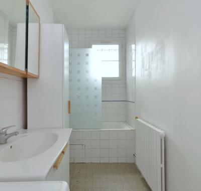 Chambre de 10m2 avec balconnet dans joli F4 traversant