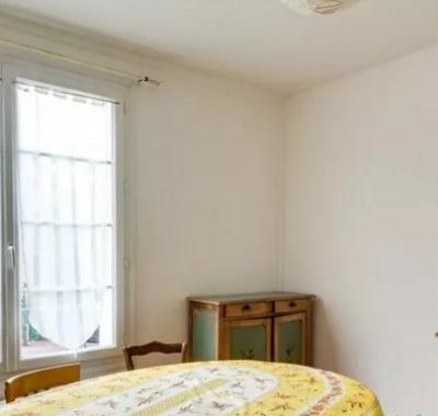 Chambre de 10m2 avec balconnet dans joli F4 traversant