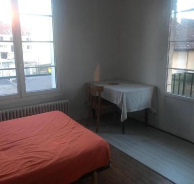 Chambre de 10m2 avec balconnet dans joli F4 traversant