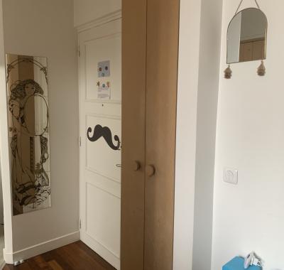 35m2, 2 personnes maximum, à 2 mn de la ligne de métro 11