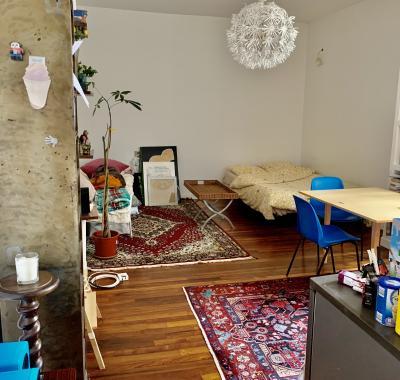 35m2, 2 personnes maximum, à 2 mn de la ligne de métro 11