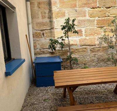 Chambre avec vue sur cour intérieure