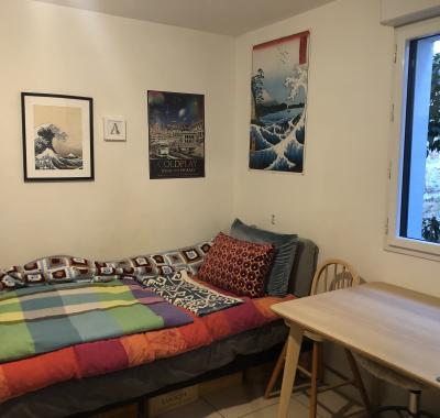 Chambre avec vue sur cour intérieure