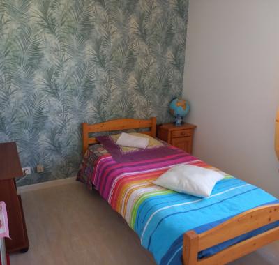 Chambre et bureau en étage proche Poitiers et Futuroscope