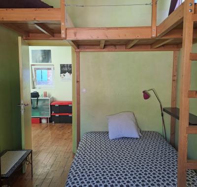 Grande chambre indépendante centre ville