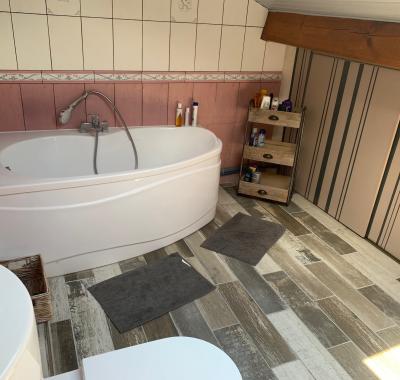 Chambre dans belle maison de ville au calme