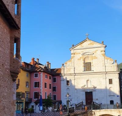 ANNECY chambres à louer dans grand  Appartement 150 m des plages