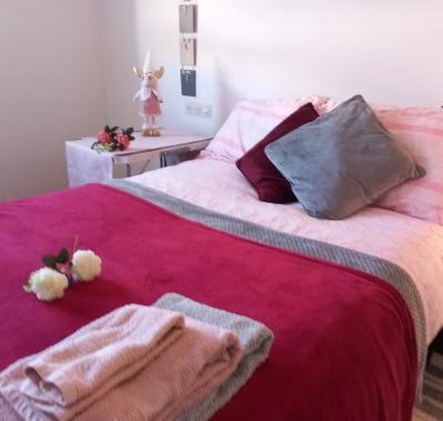 Charmante chambre double au centre ville (30 min. de Barcelone)