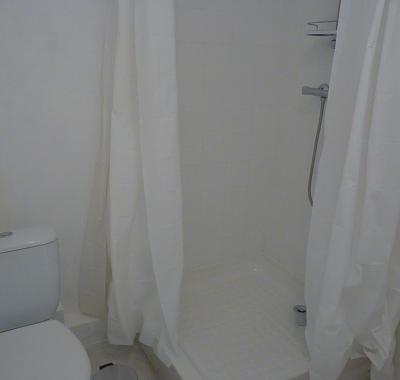 Suite meublée ( T1 ) entre Royan ( 9 km ) et Saintes ( 24 km )