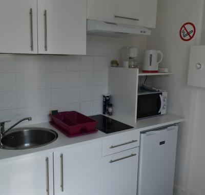 Suite meublée ( T1 ) entre Royan ( 9 km ) et Saintes ( 24 km )