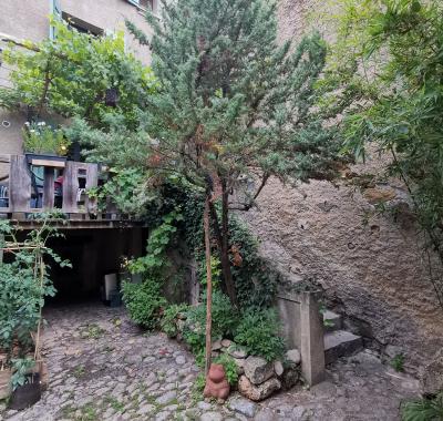 Chambre chez l'habitant au coeur du village de Quézac