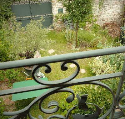 Chambre avec vue sur jardin/ petit déjeuner / Wifi