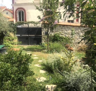 Chambre avec vue sur jardin/ petit déjeuner / Wifi