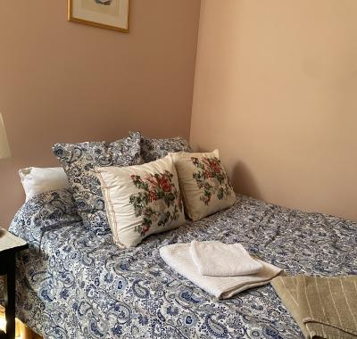 Petite chambre salle de bain dans maison