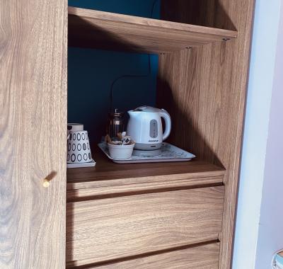 Petite chambre salle de bain dans maison
