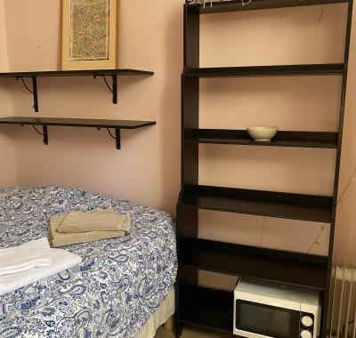 Petite chambre salle de bain dans maison