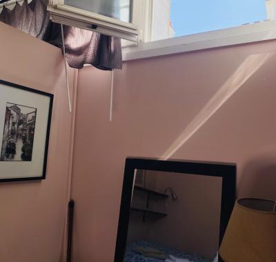 Petite chambre salle de bain dans maison