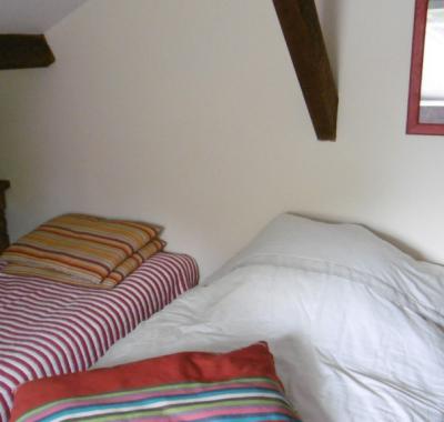 Chambre dans appartement  s la campagne béarnaise