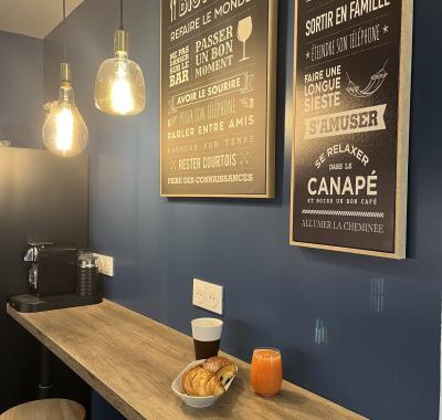 Chambre meublée chaleureuse et apaisante