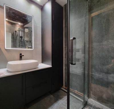 Chambre meublée chaleureuse et apaisante