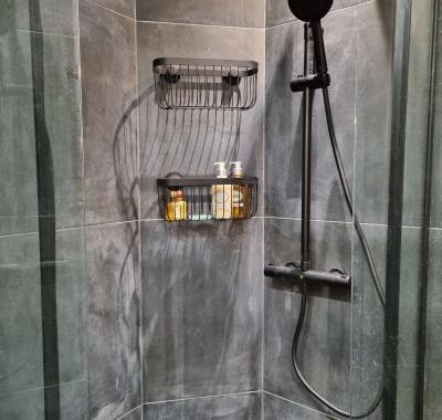 Chambre meublée chaleureuse et apaisante