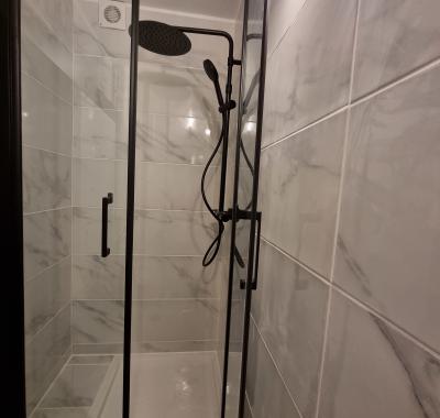 Chambre meublée chic et moderne pour colocation