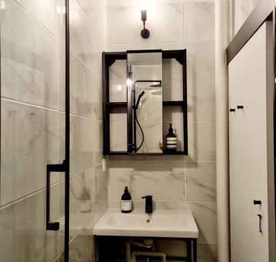 Chambre meublée chic et moderne pour colocation