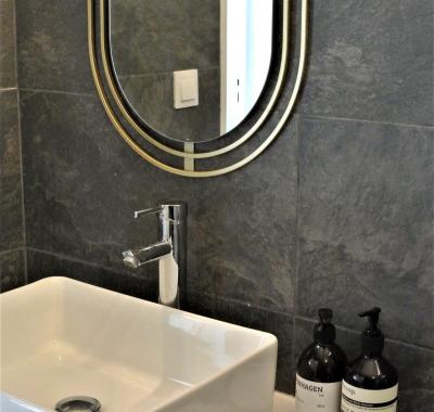 Chambre meublée chic et moderne pour colocation