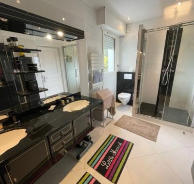 Ideal pour 2 couples, loue 2 chambres avec grande  sdb/wc privatifs