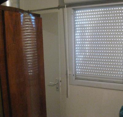 Chambre entièrement meublée