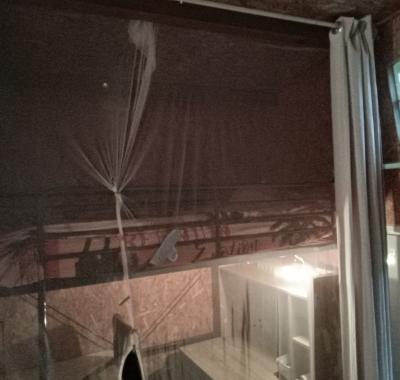 Coin couchage chez l’habitante dans grande maison coloréee