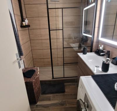 PARIS LA DEFENSE 3 MINUTES METRO ESPLANADE DE LA DEFENSE