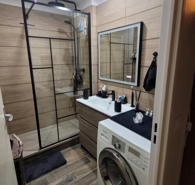 PARIS LA DEFENSE 3 MINUTES METRO ESPLANADE DE LA DEFENSE