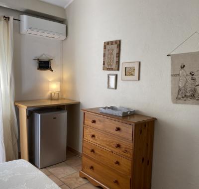 Chambre très lumineuse indépendante en rez de jardin