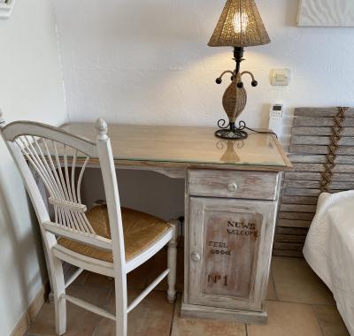 Chambre très lumineuse indépendante en rez de jardin